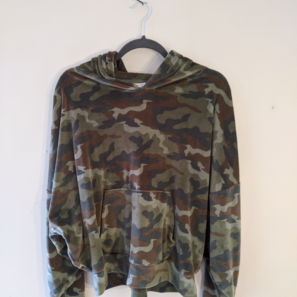 Velvet Camo Hoodie | American Eagle